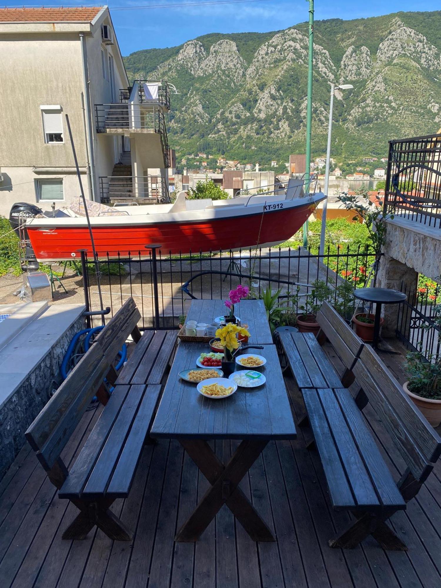 Themis Apart Hotel Kotor Exterior photo