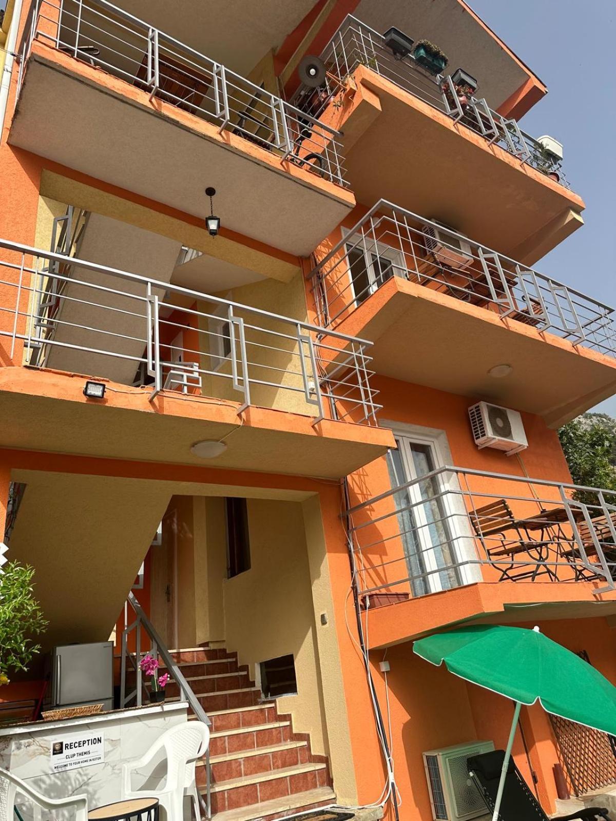 Themis Apart Hotel Kotor Exterior photo